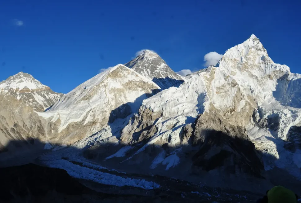 Where mount Everest located